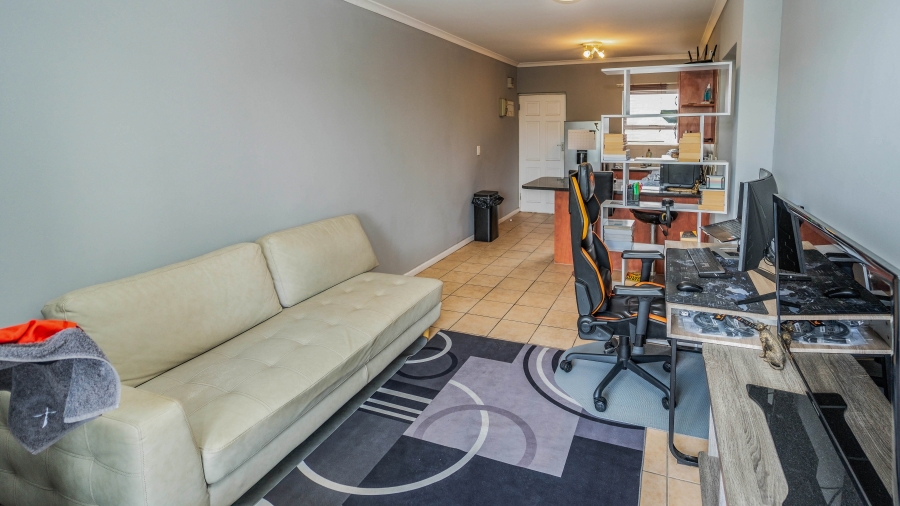 2 Bedroom Property for Sale in Uitzicht Western Cape